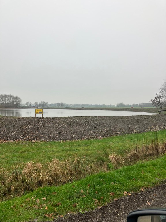 Foto 3: Het weilanddepot bij de Scheidingsreed in Haulerwijk.